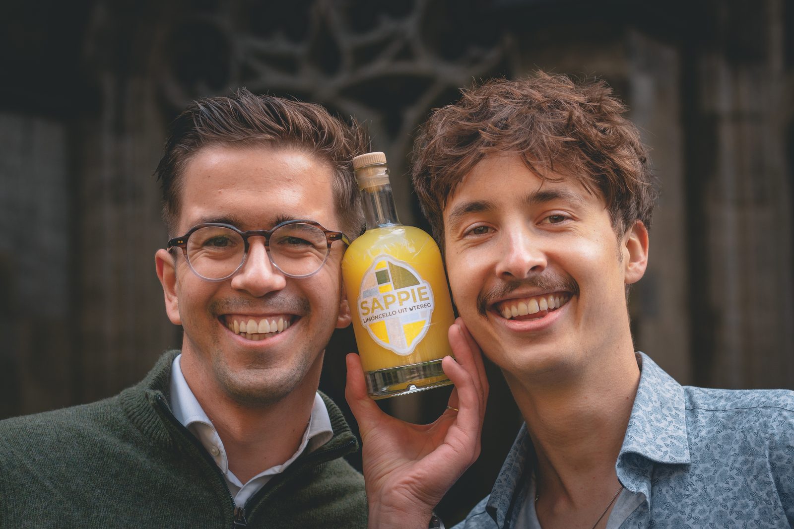 Oscar & Jesse met een fles Sappie
